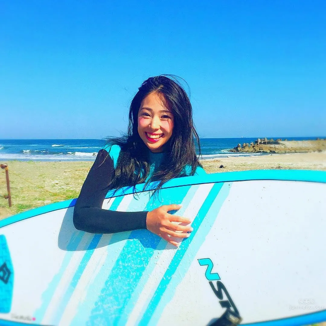 Climbs Mountains and Dives Seas! Sporty Beauty Riho Looks Amazing in Tight Bodysuit photo 8