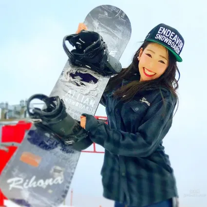 上山又下海！運動正妹りほ緊身衣好迷人