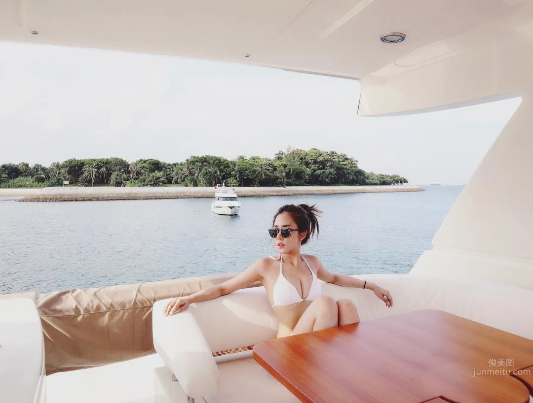 Bikini Beauty Huang Yuyi, You Cannot Look Away for a Second photo 24