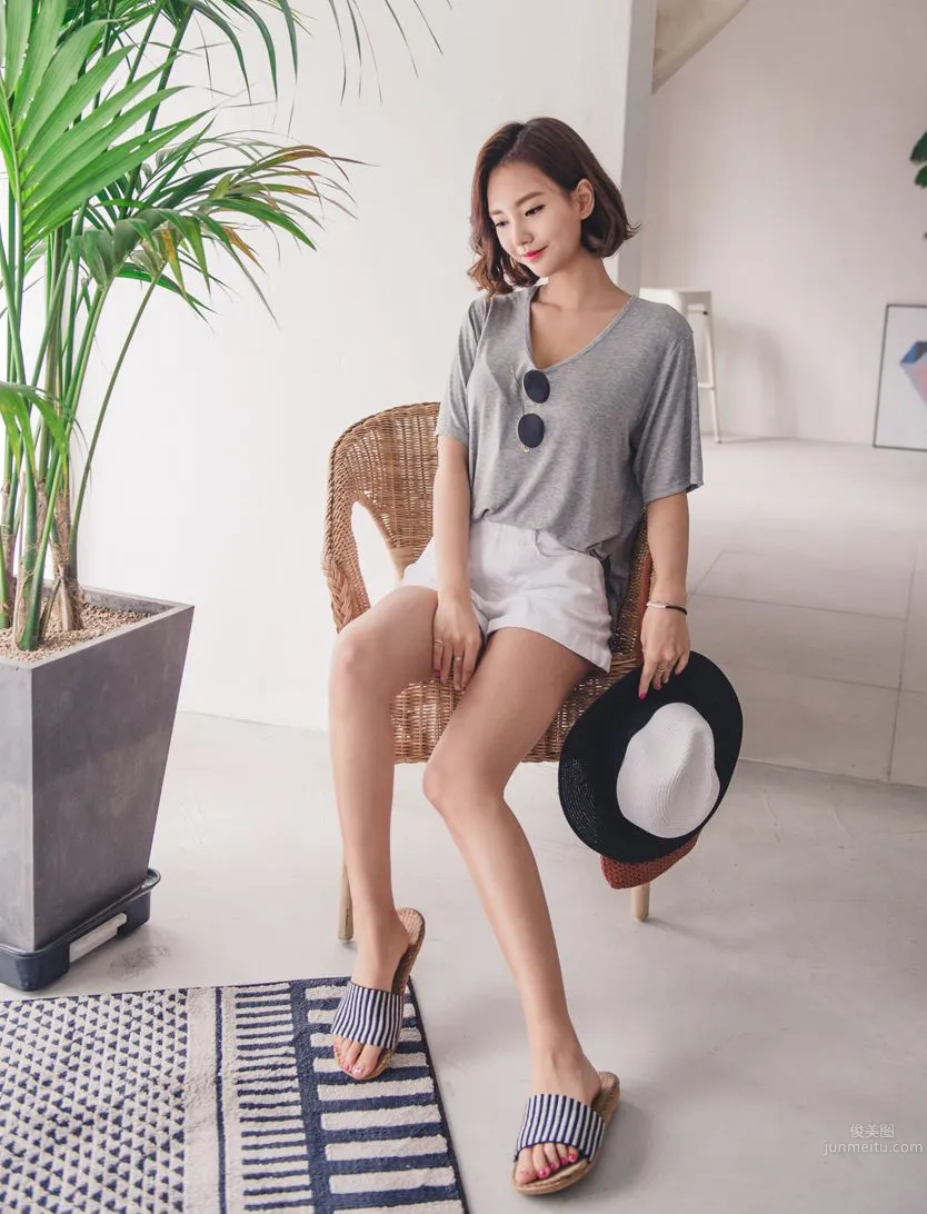 Korean Model Yeonjieun maybeach Casual Wear Series 4 photo 27