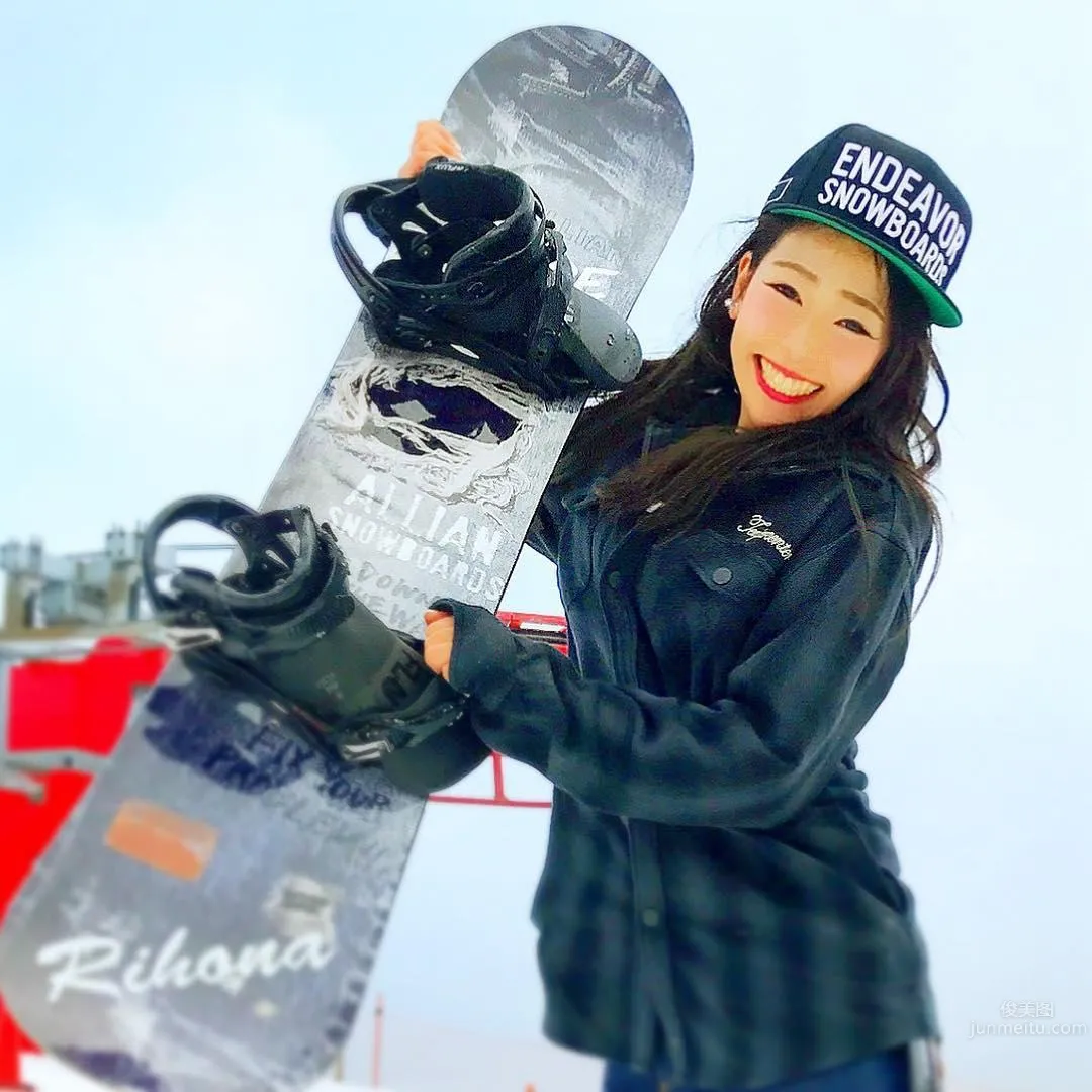 上山又下海！运动正妹りほ紧身衣好迷人_0