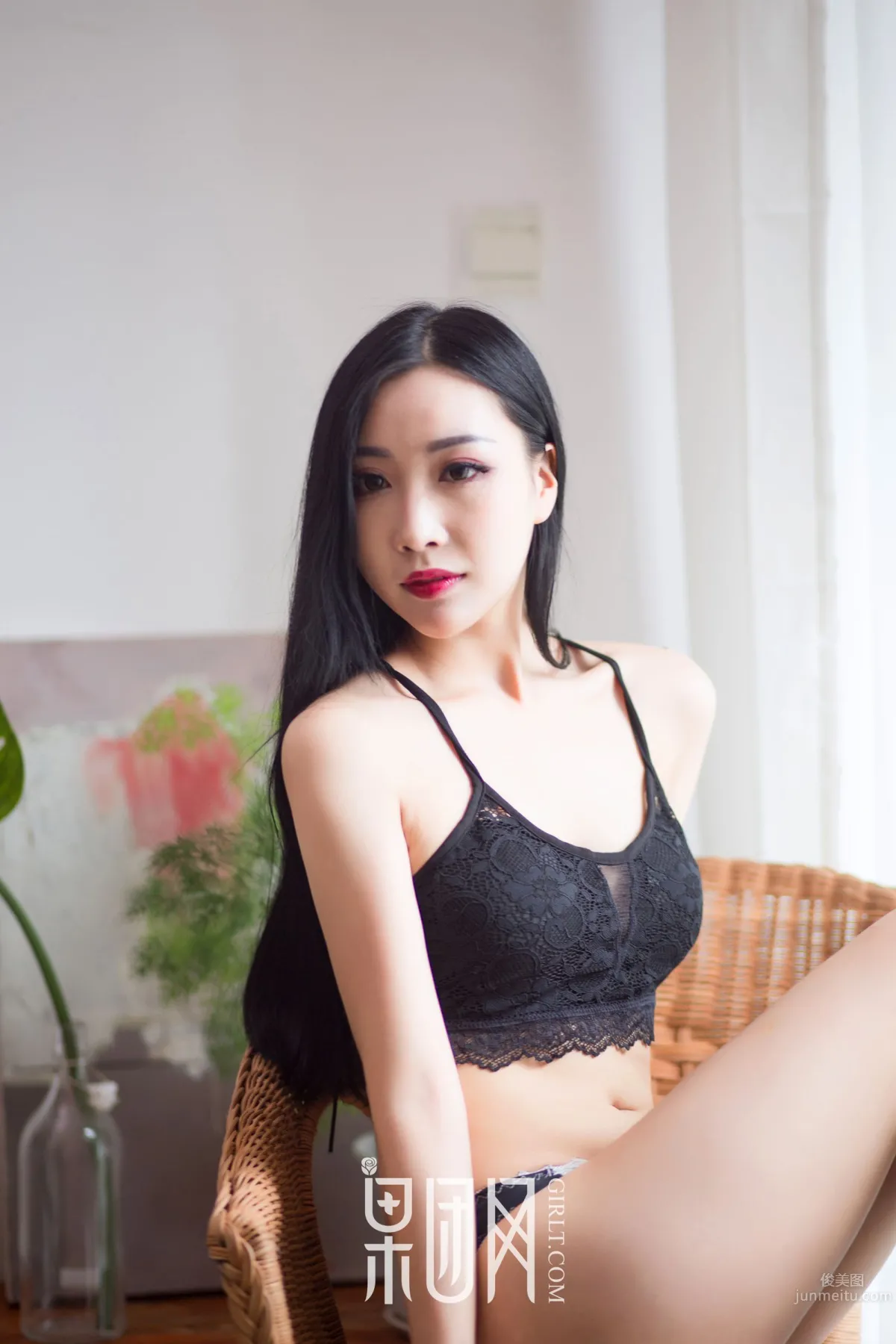 果团女郎雨儿 黑色蕾丝内衣_0