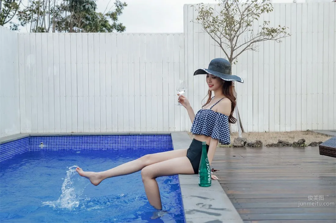 Park Da Hyun - Eranzi Bikini Series One photo 16