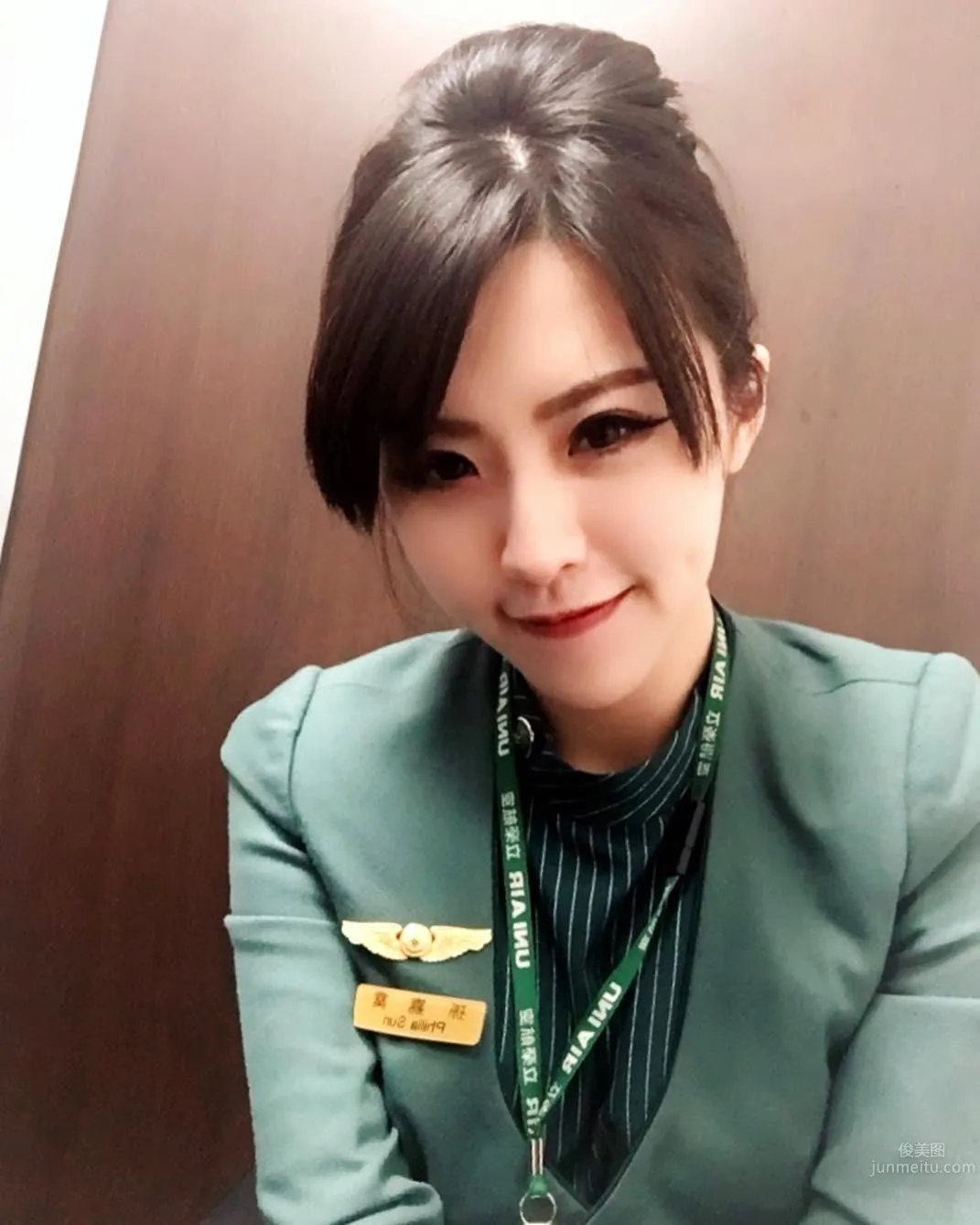 超电眼长荣空姐孙嘉霙 微笑小酒窝让人神魂颠倒_0