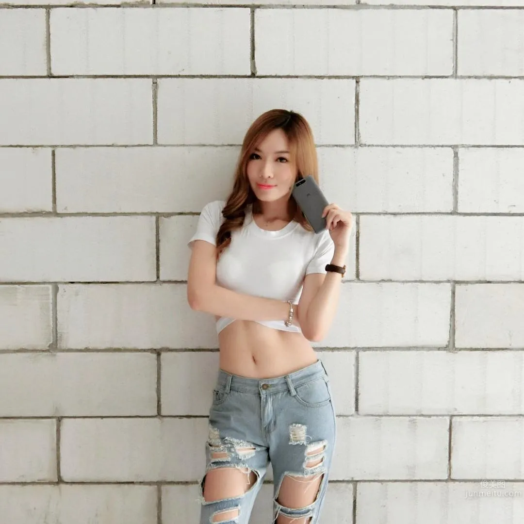 Malaysian Car Model's Domineering Selfie: Don't Mess with Me, I've Trained photo 28