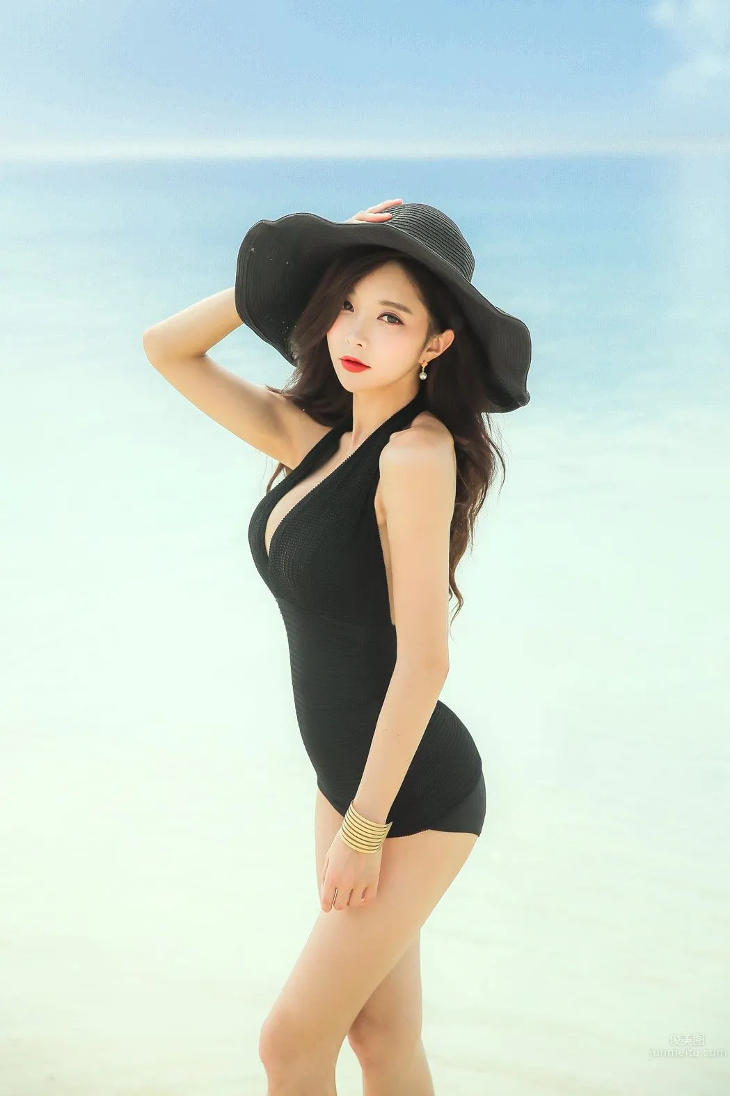 Park Soo Yeon - 2017 Swimwear Series Collection One photo 13
