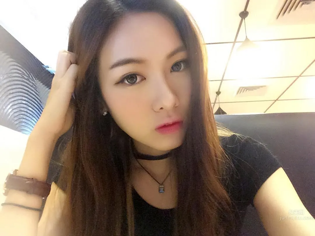 Malaysian Car Model's Domineering Selfie: Don't Mess with Me, I've Trained photo 2