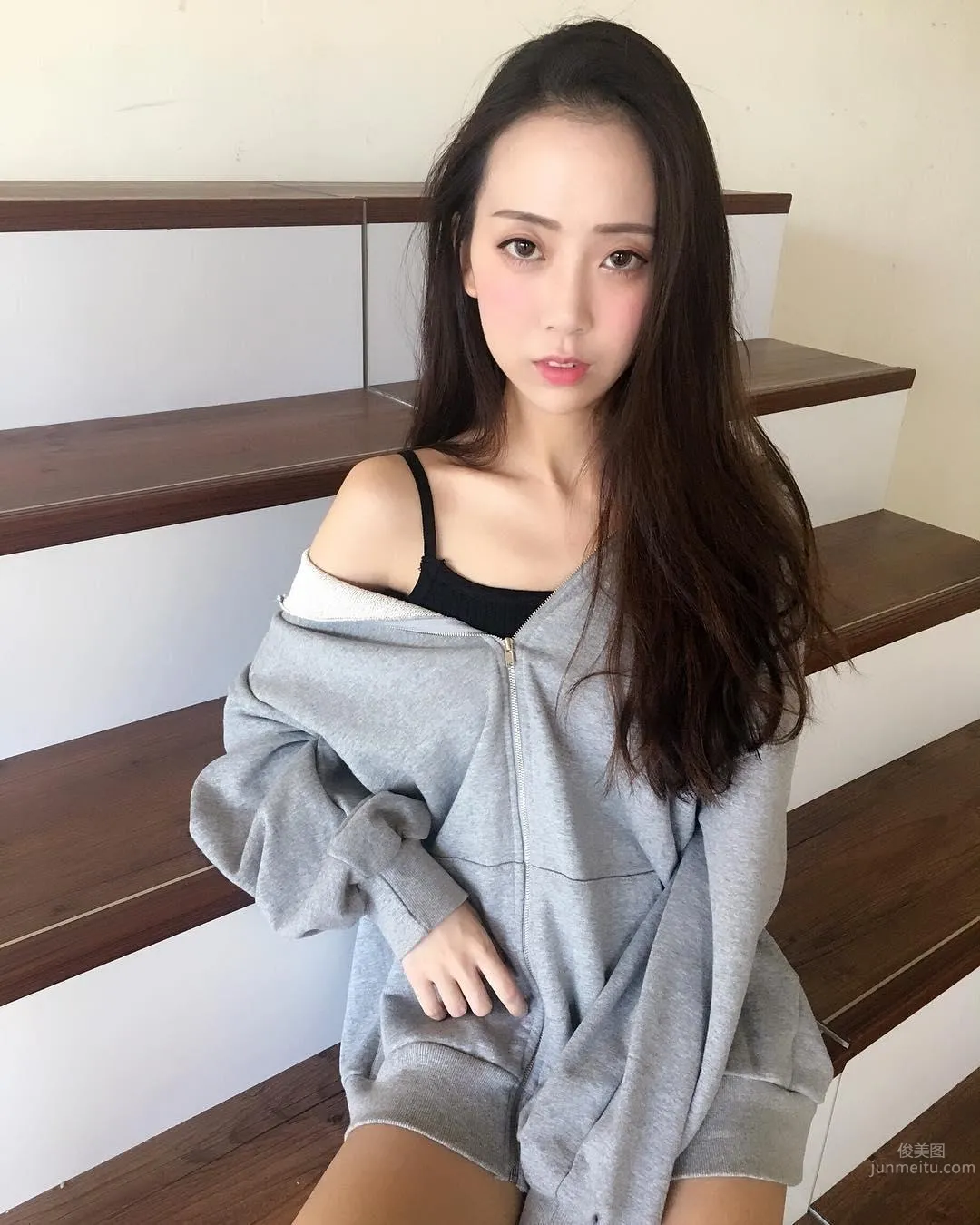 超甜美氣質正妹牙牙！治愈系外表下美背也讓人驚豔 27