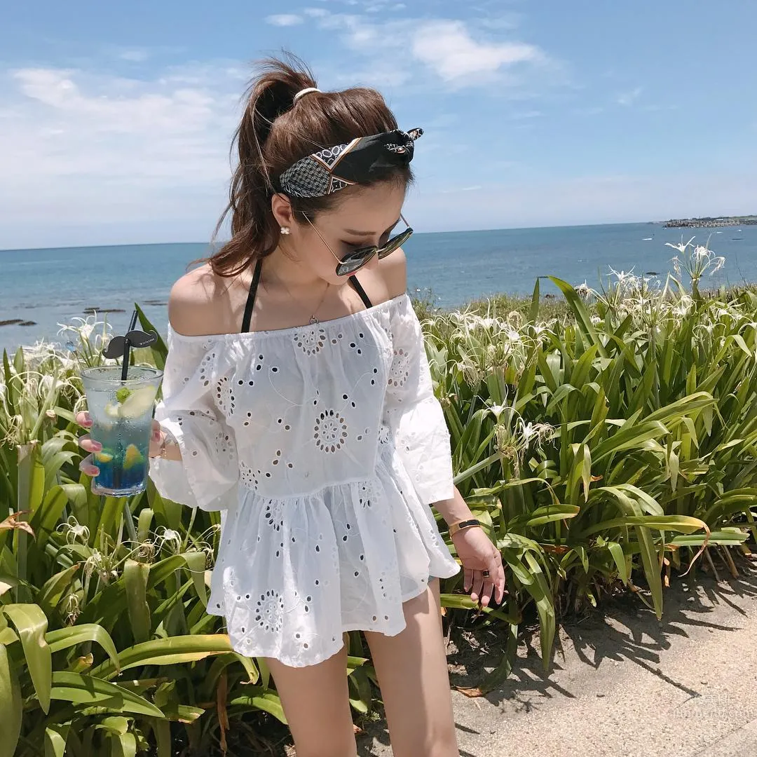 Super Fair and Tender! Pretty Girl Li Yan in a Low-Cut Top, Her Perfect Figure Makes for Such a Pleasing Selfie! photo 5