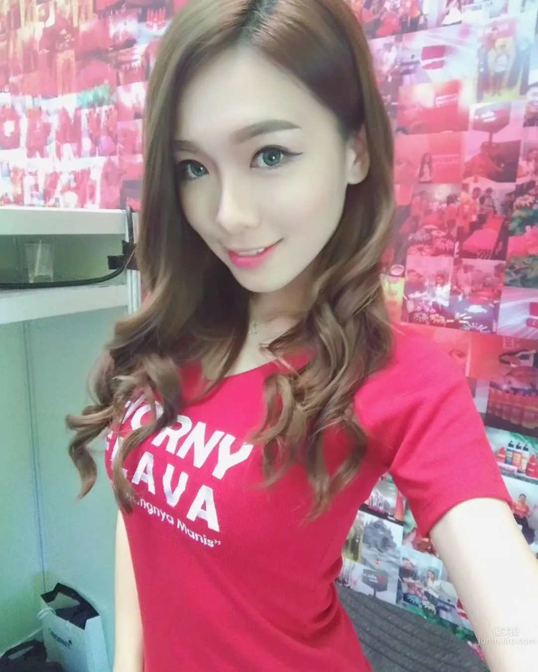 Malaysian Car Model's Domineering Selfie: Don't Mess with Me, I've Trained photo 18