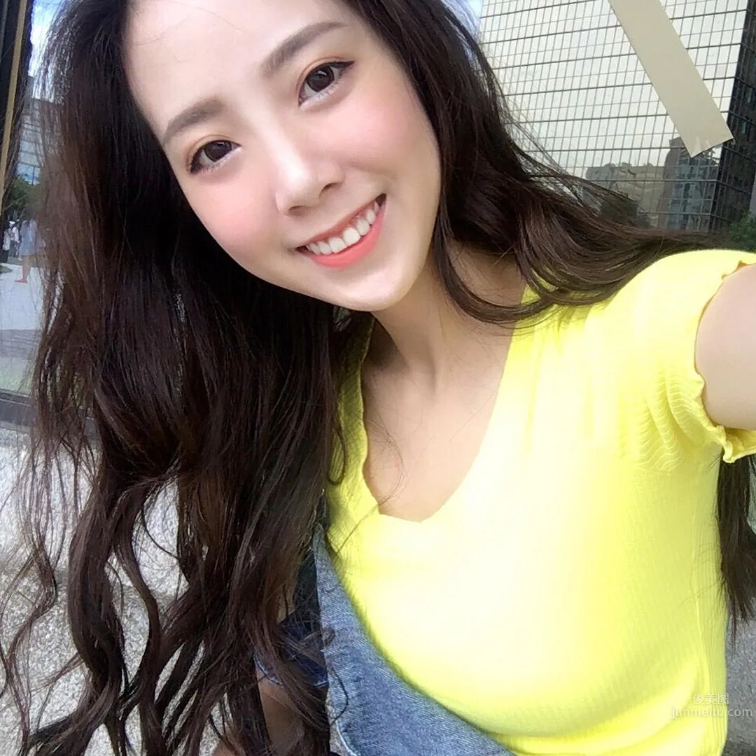 超甜美氣質正妹牙牙！治愈系外表下美背也讓人驚豔 13