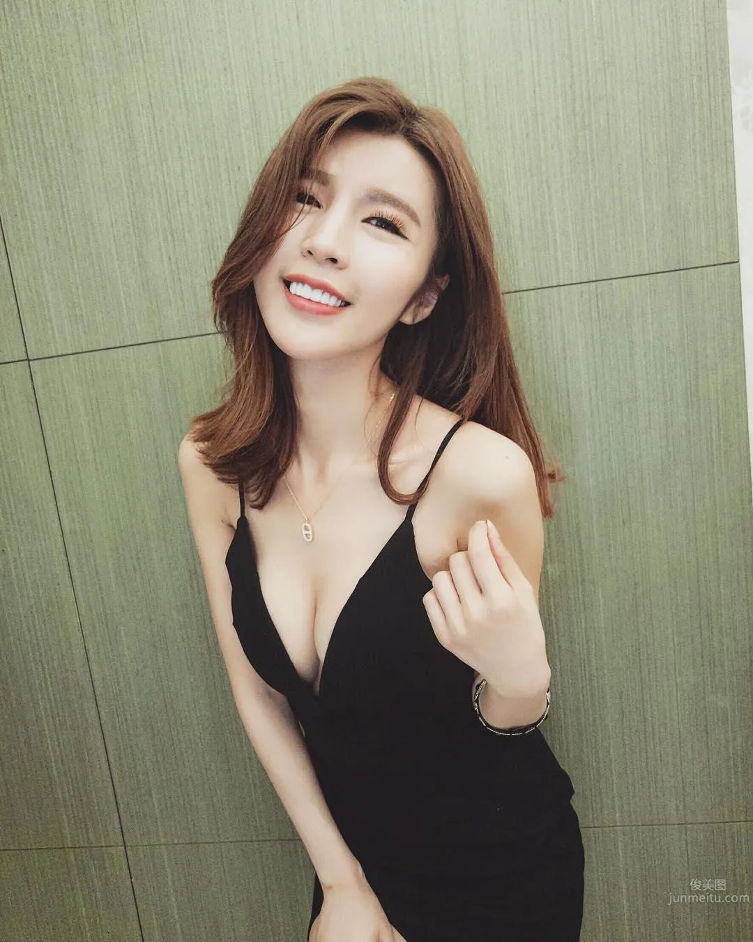 Versatile Girl Liuziyu Vicky, the Evil Maid Outfit Is Very Fierce photo 4