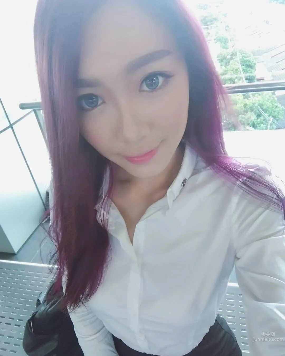 Malaysian Car Model's Domineering Selfie: Don't Mess with Me, I've Trained photo 22
