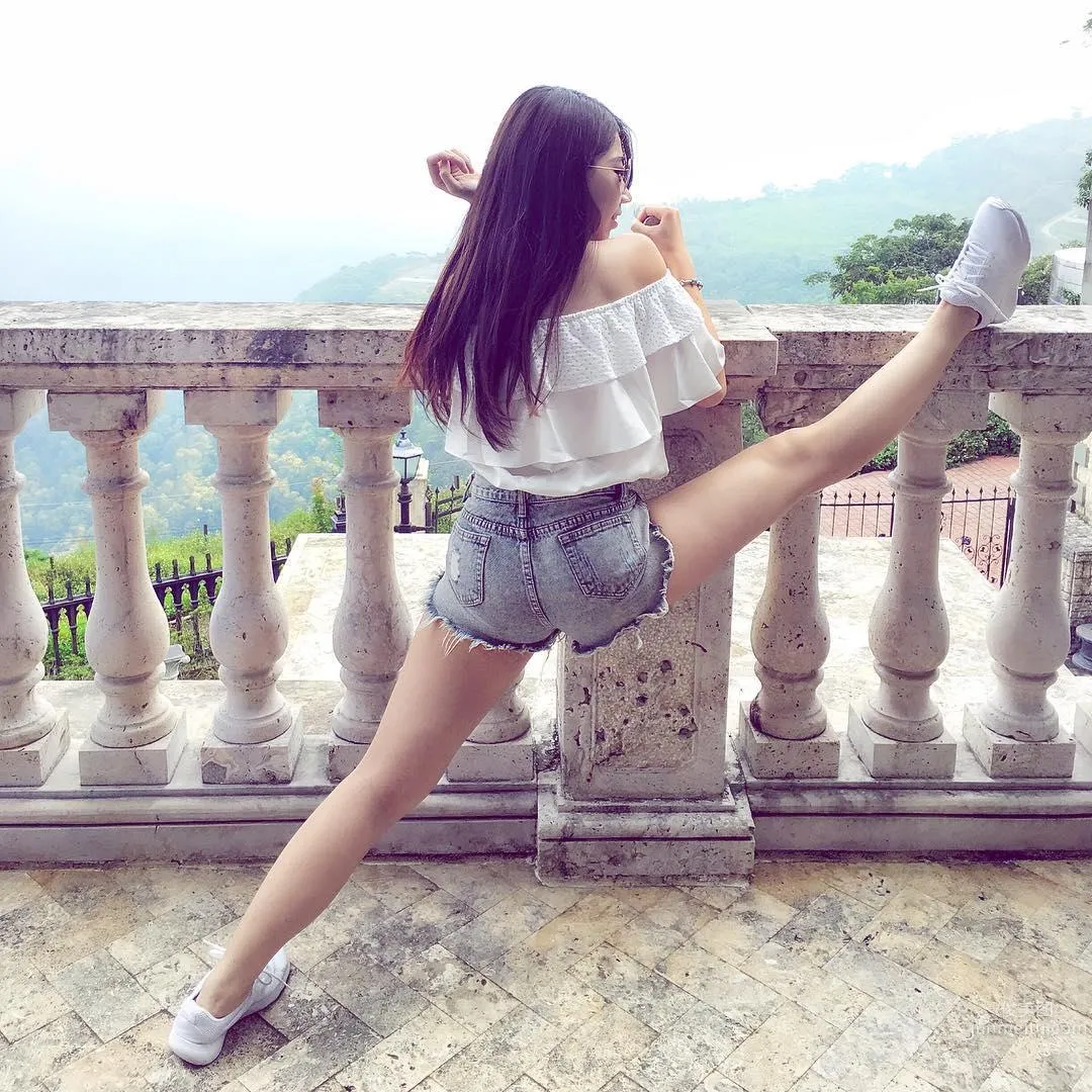 Taiwan Female Anchor Liao Zixuan, Dance Major Soft Girl with a Good Figure photo 8
