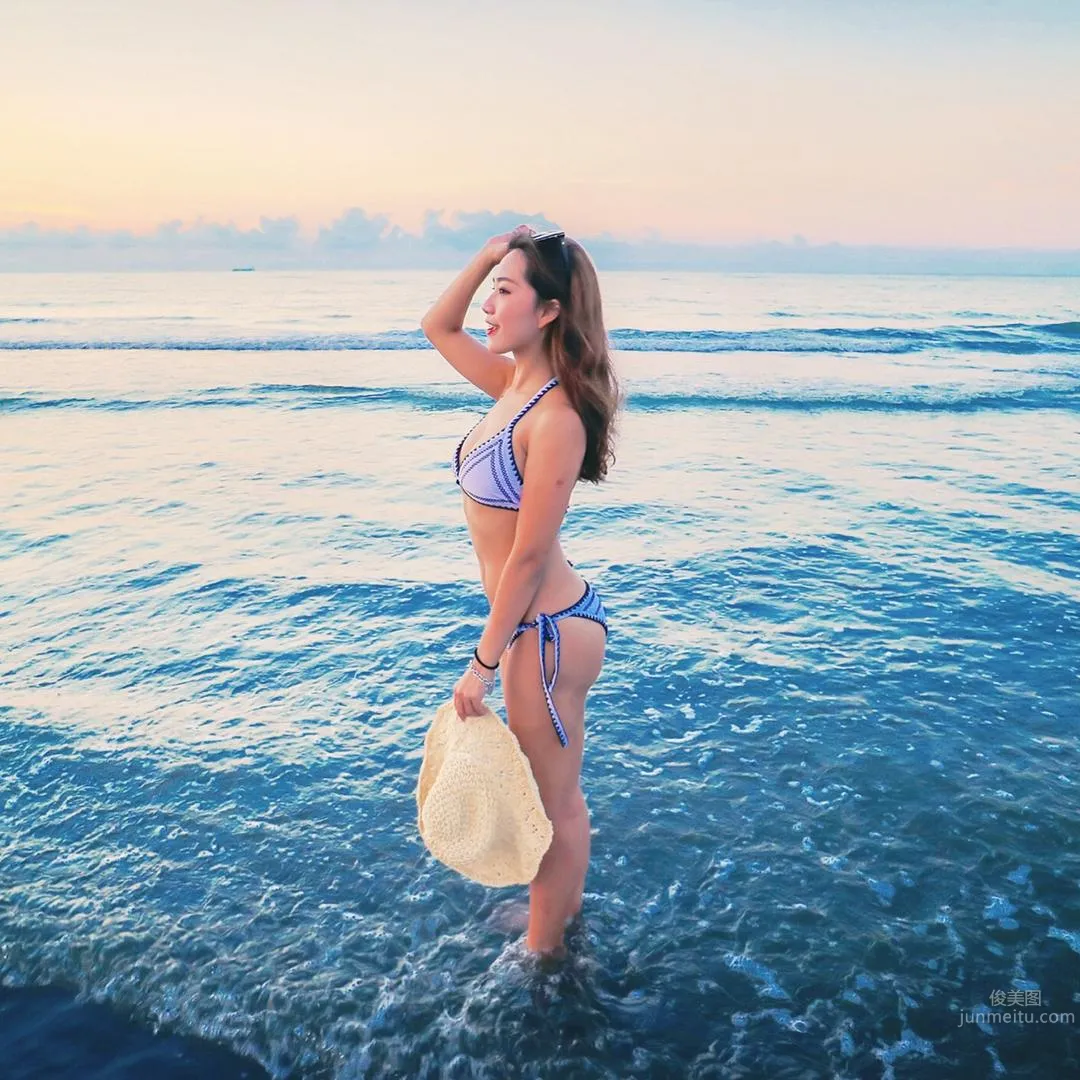 China Airlines Flight Attendant Beauty Kiona Swimsuit Unleashes Fierce Figure photo 1