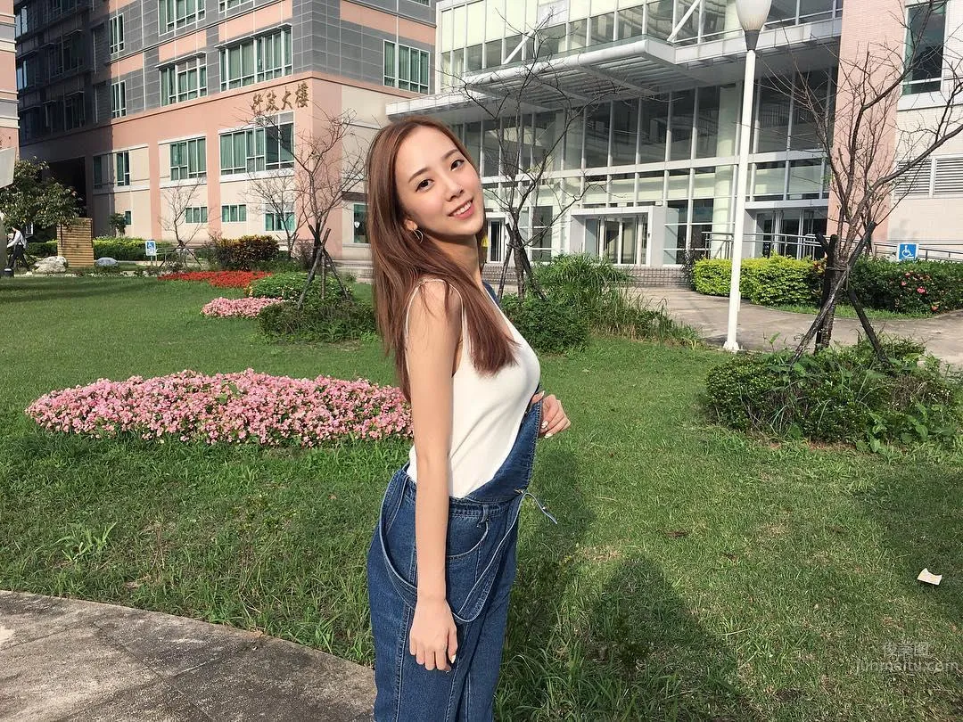 超甜美氣質正妹牙牙！治愈系外表下美背也讓人驚豔 35