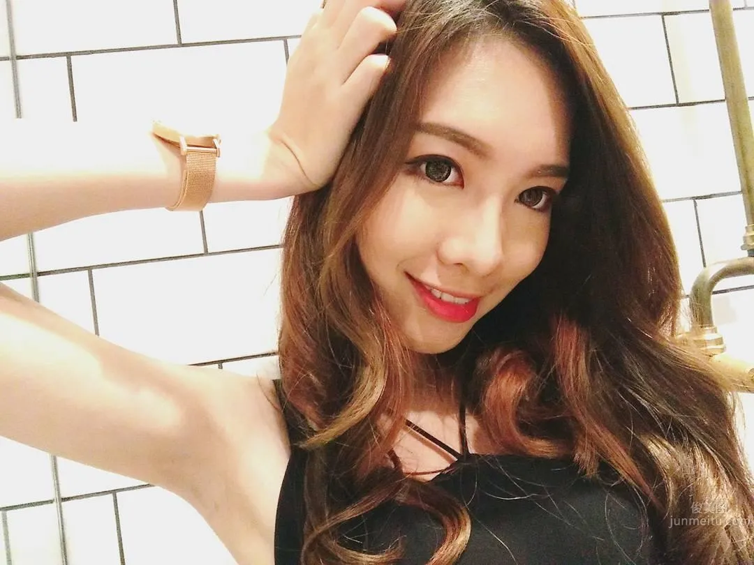 Malaysian Car Model's Domineering Selfie: Don't Mess with Me, I've Trained photo 12