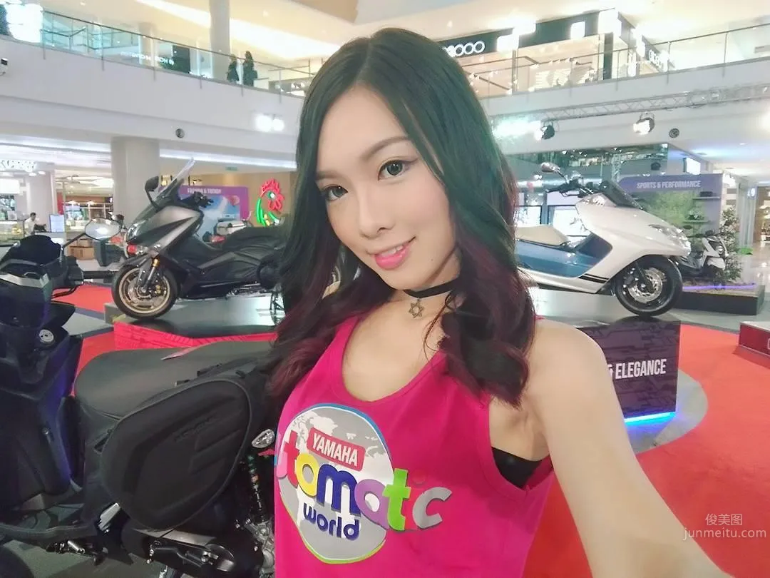 Malaysian Car Model's Domineering Selfie: Don't Mess with Me, I've Trained photo 4