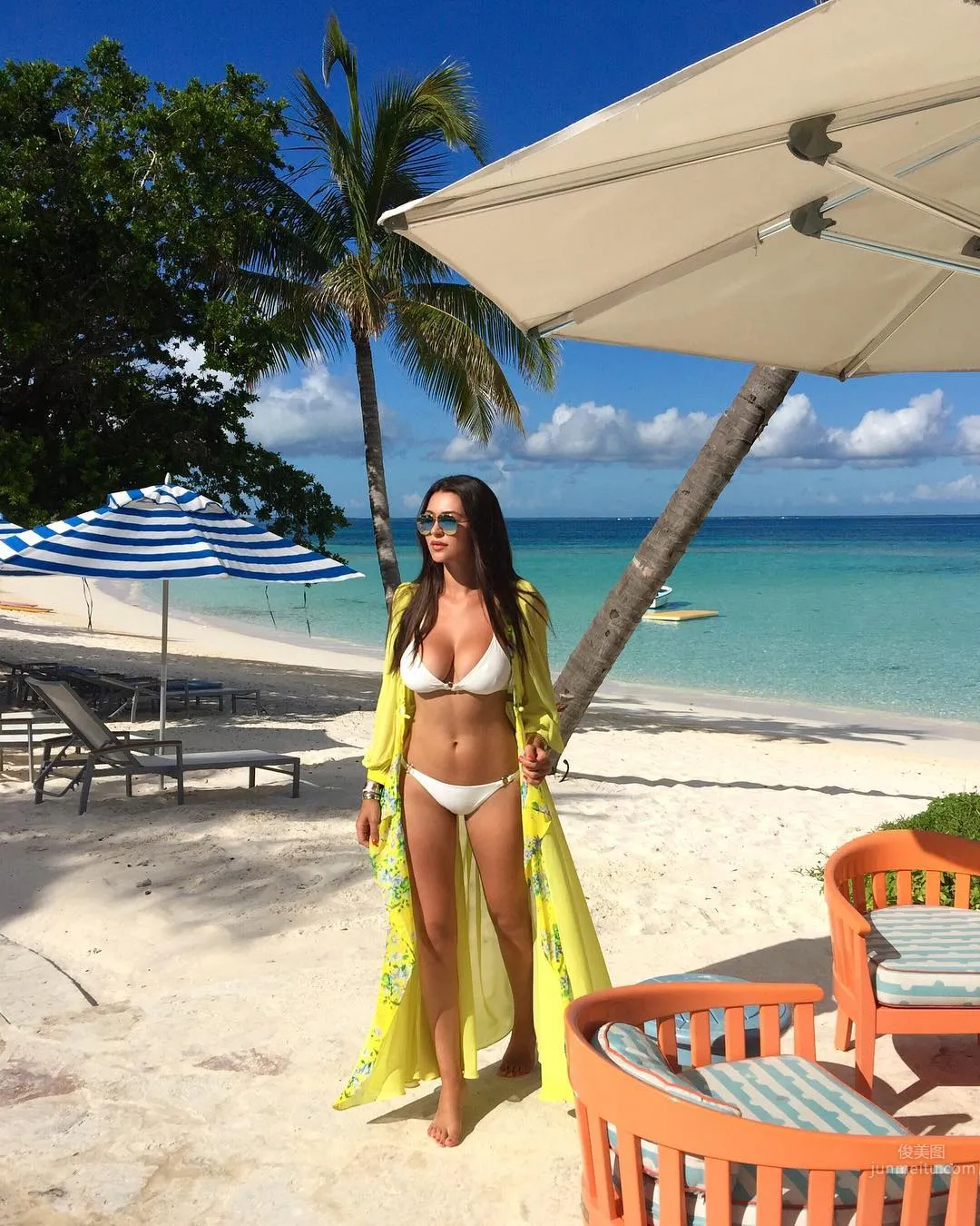 塞爾維亞模特Jenna Jenovich，巨型沙漏身材太過搶眼 36