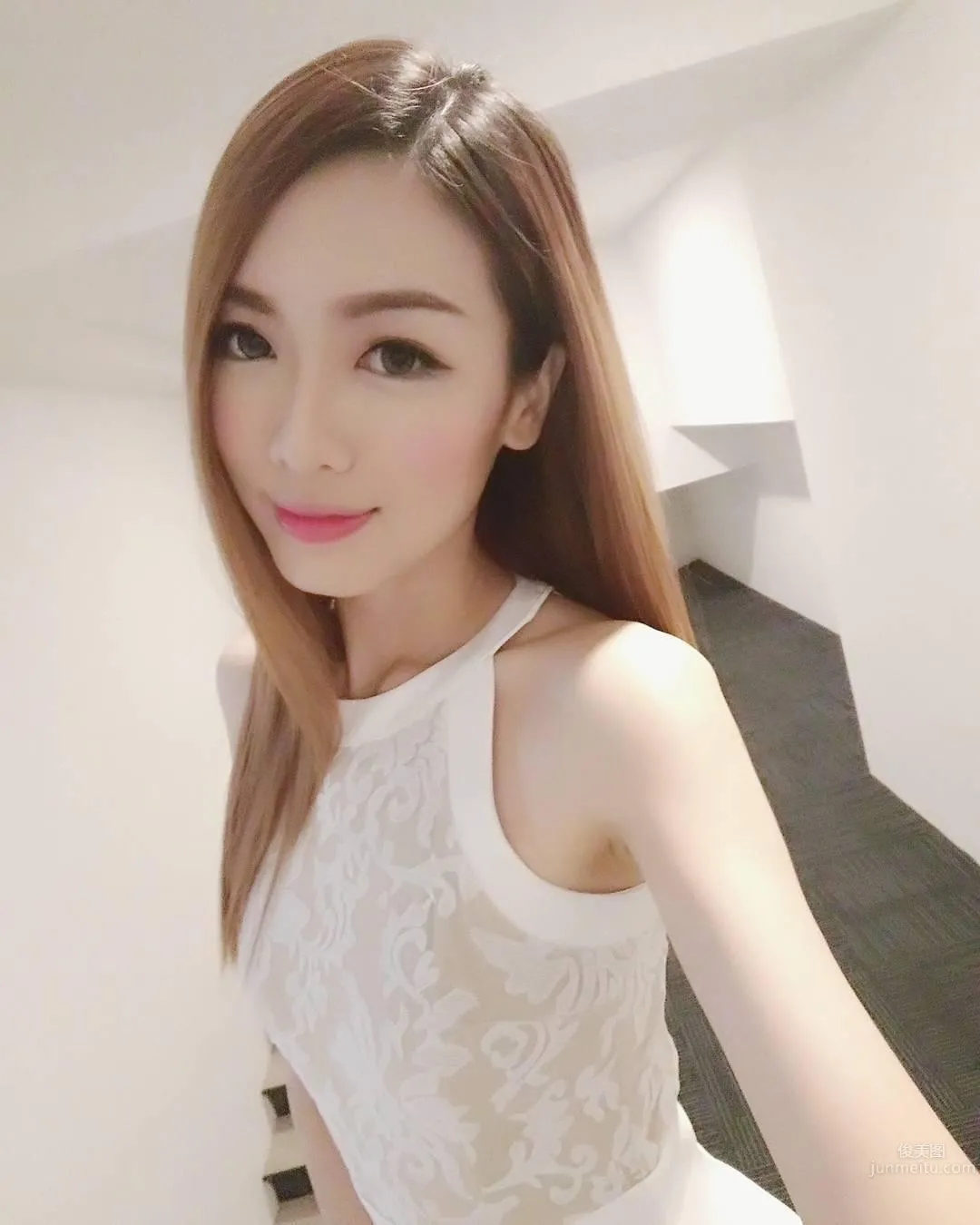 Malaysian Car Model's Domineering Selfie: Don't Mess with Me, I've Trained photo 46
