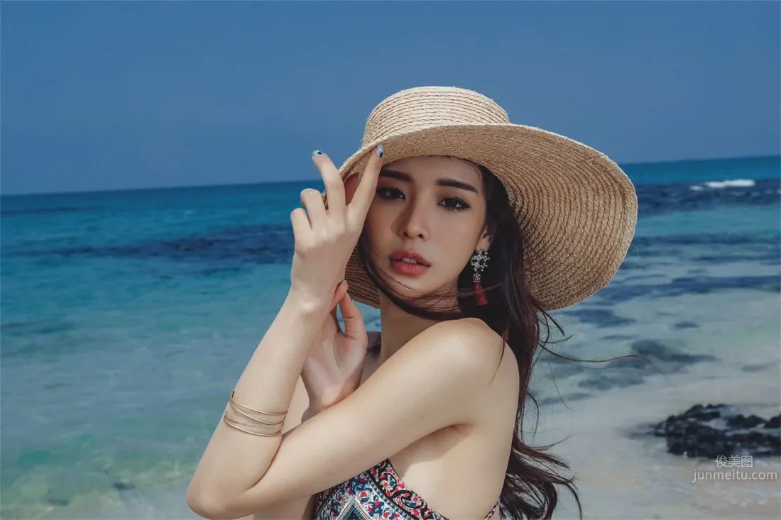 Park Da Hyun - Elegant Long Dress Photo Collage photo 43