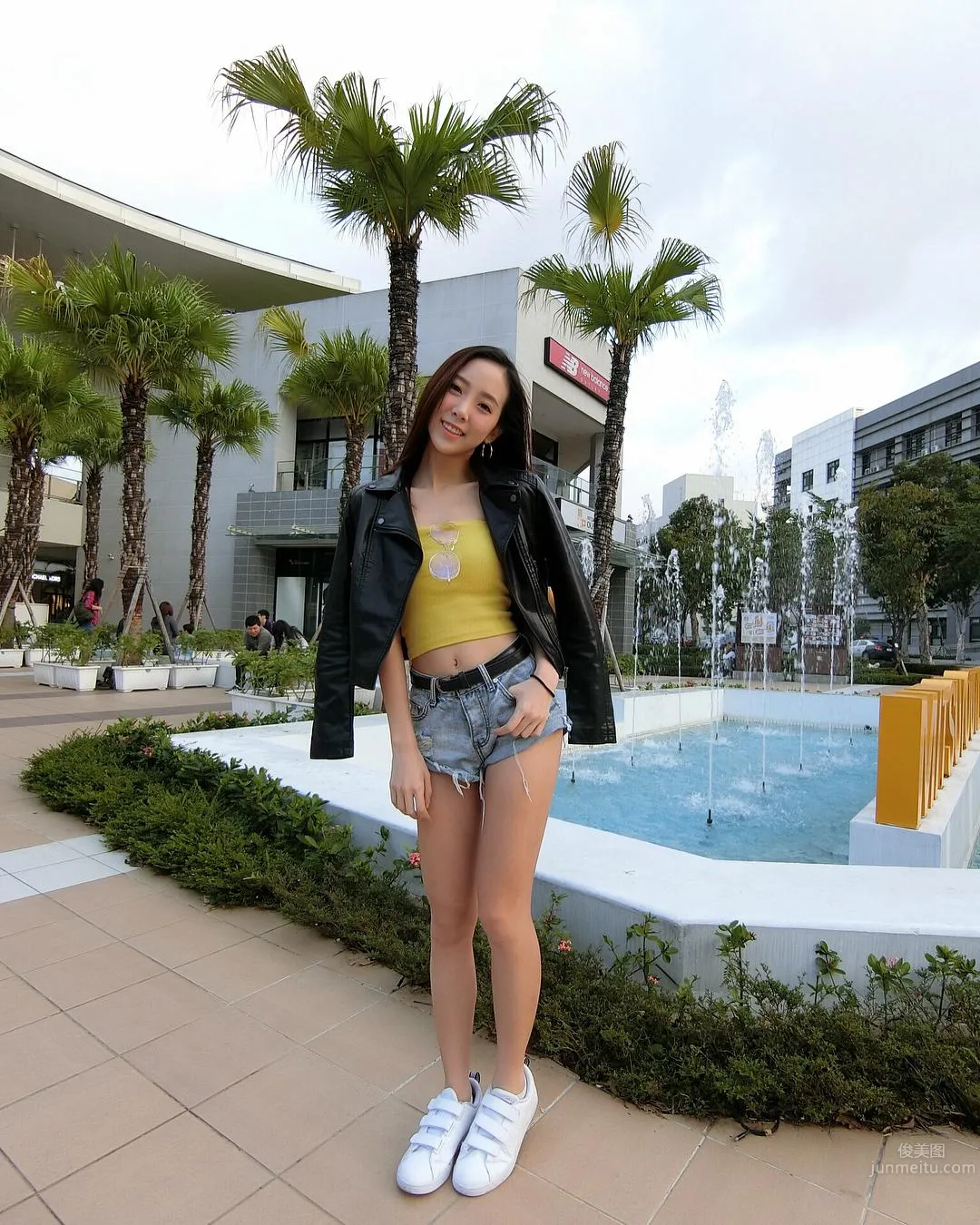 超甜美氣質正妹牙牙！治愈系外表下美背也讓人驚豔 34