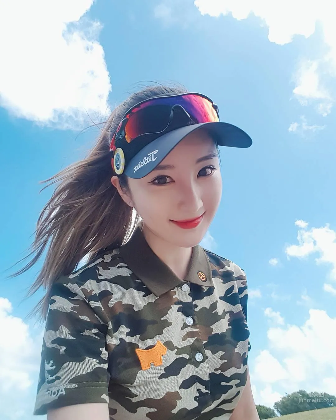 Yeseul Kim - Hot Bikini Beauty Looking Down at the Sea photo 15