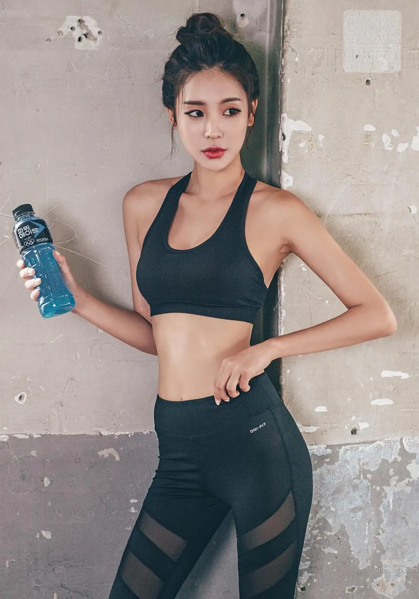 Korean Model Park Da Hyun Lologirl Sportswear Series Two photo 50