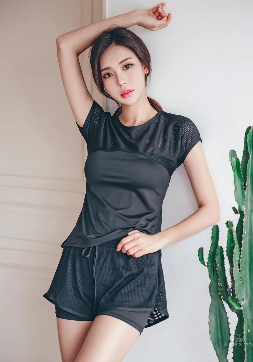 Korean Model Park Da Hyun Lologirl Sportswear Series Two photo 1