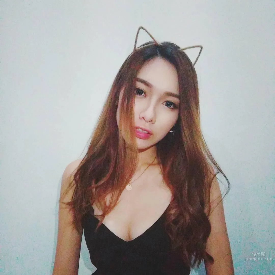 Malaysian Car Model's Domineering Selfie: Don't Mess with Me, I've Trained photo 27