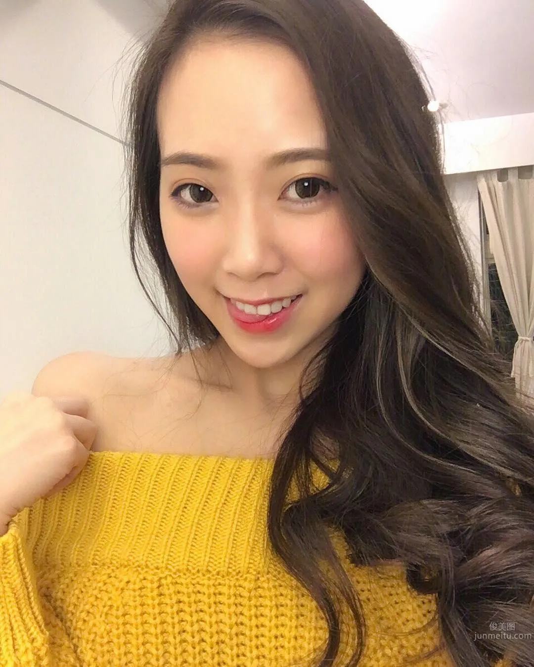 超甜美氣質正妹牙牙！治愈系外表下美背也讓人驚豔 7