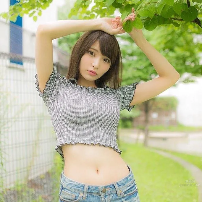 日本妹子似鳥沙也加 浴場裡驚見美若天仙 14