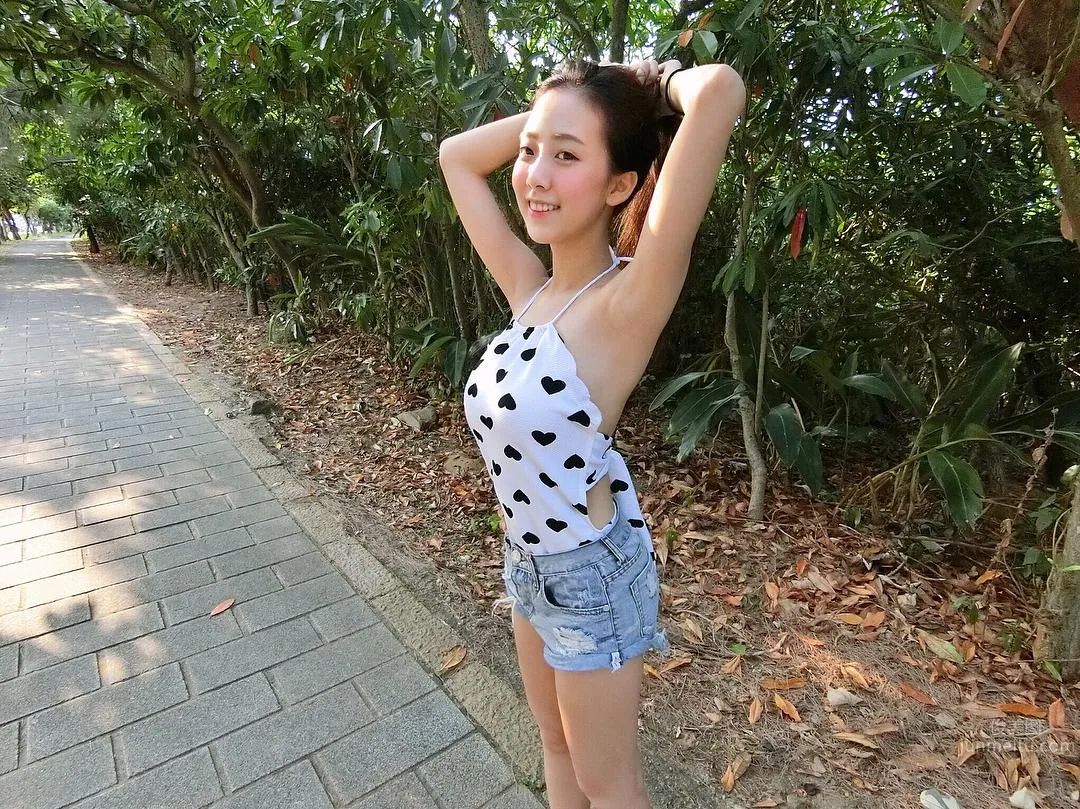 超甜美氣質正妹牙牙！治愈系外表下美背也讓人驚豔 19