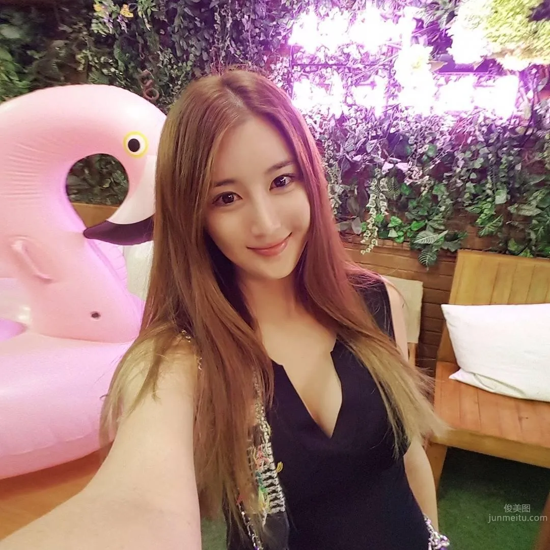 Yeseul Kim - Hot Bikini Beauty Looking Down at the Sea photo 29