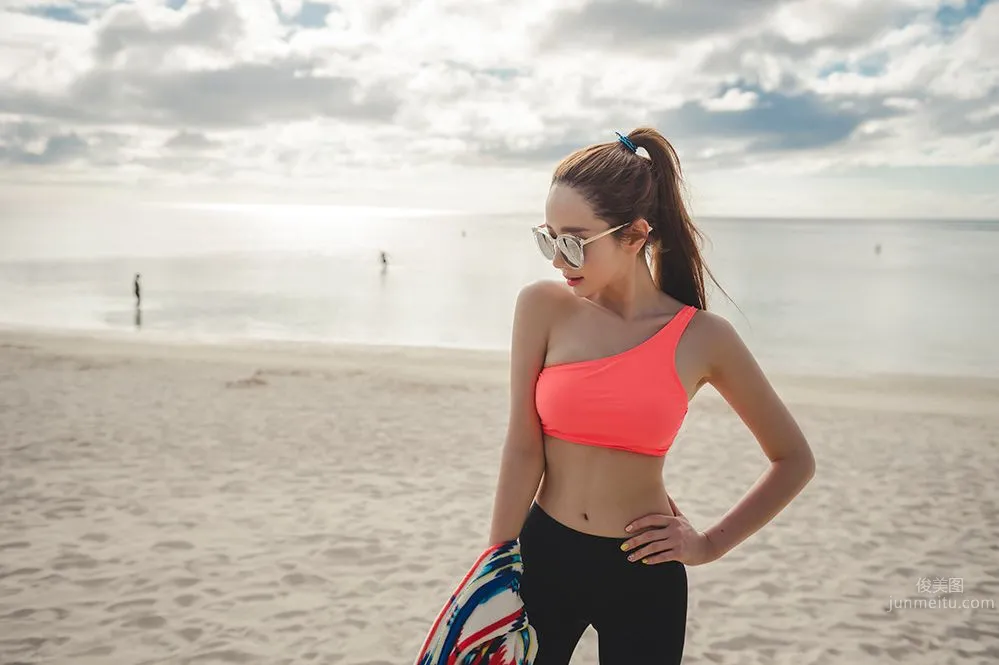 Lee Yeon Jeong, 2017 MayBeach Sportswear Series Two photo 3