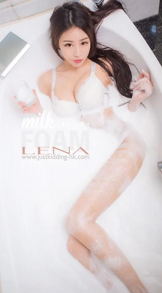 Taiwan Beauty Lena Lina Holding a Straightener Is So Cute photo 7