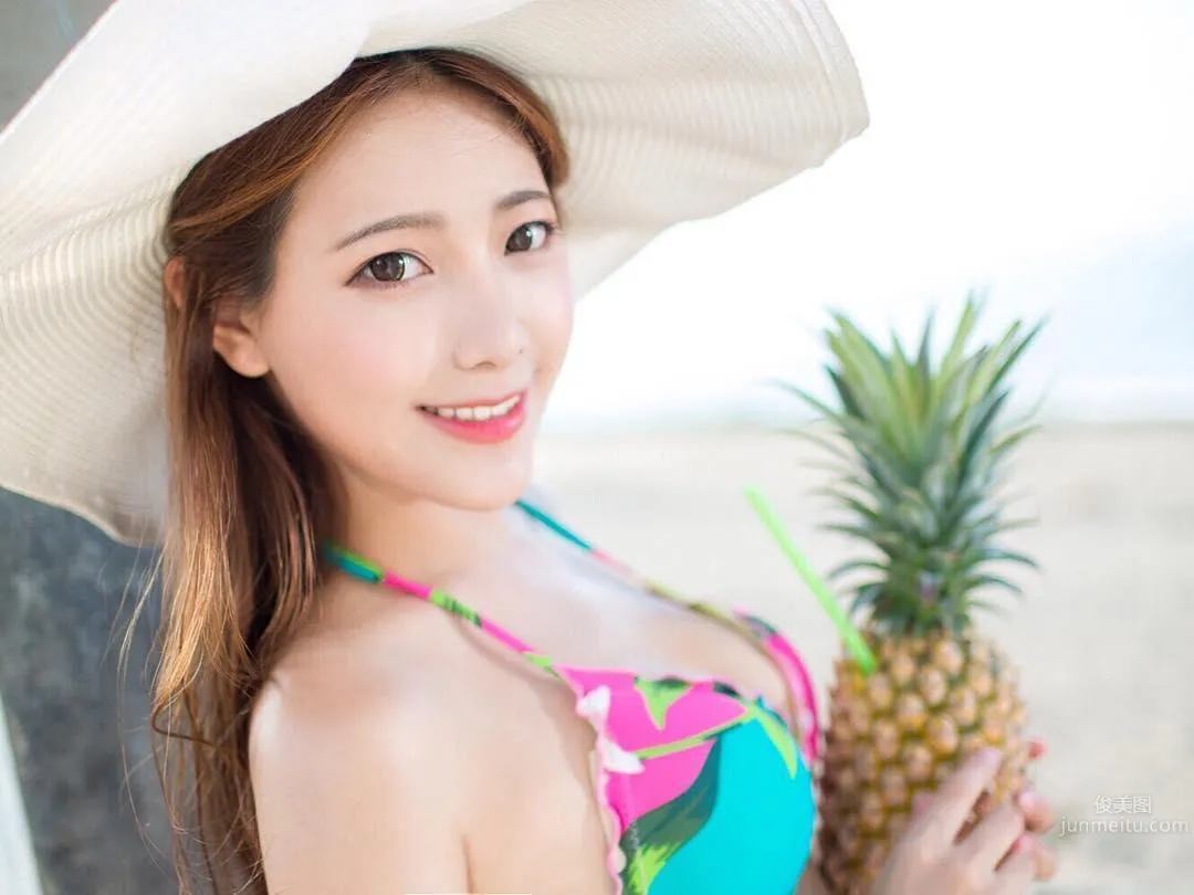 Hot Beauty Iris Huo, Alluring from a Wicked Angle photo 17