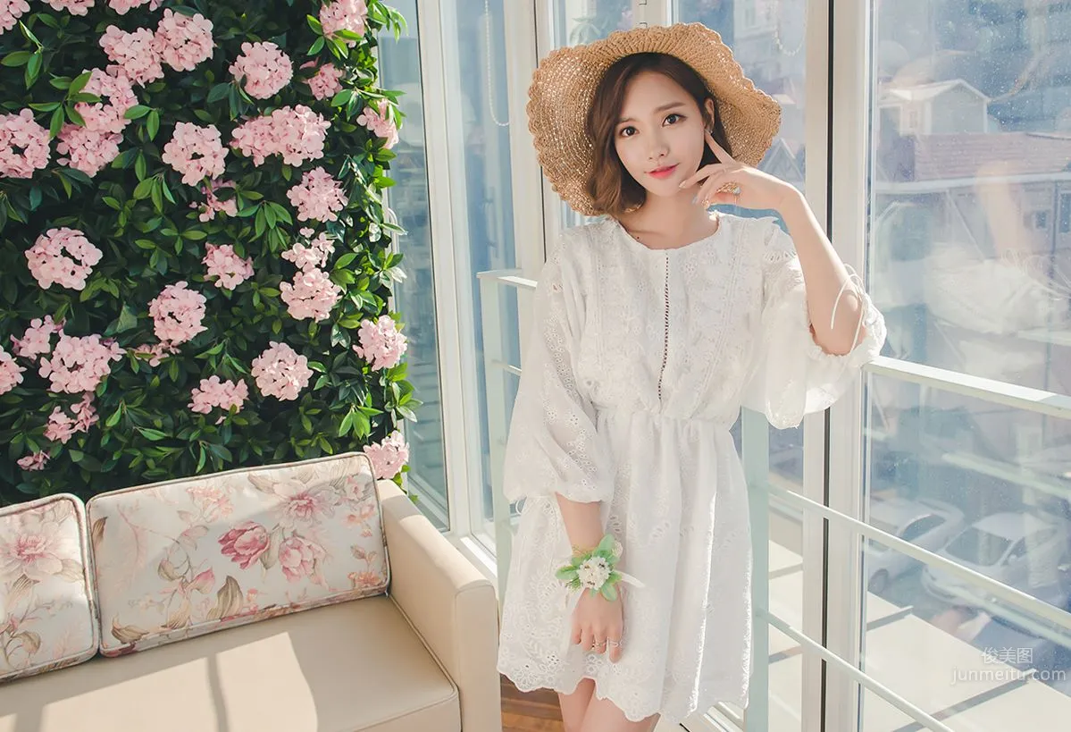 Korean Model Yeonjieun maybeach Casual Wear Series 5 photo 4