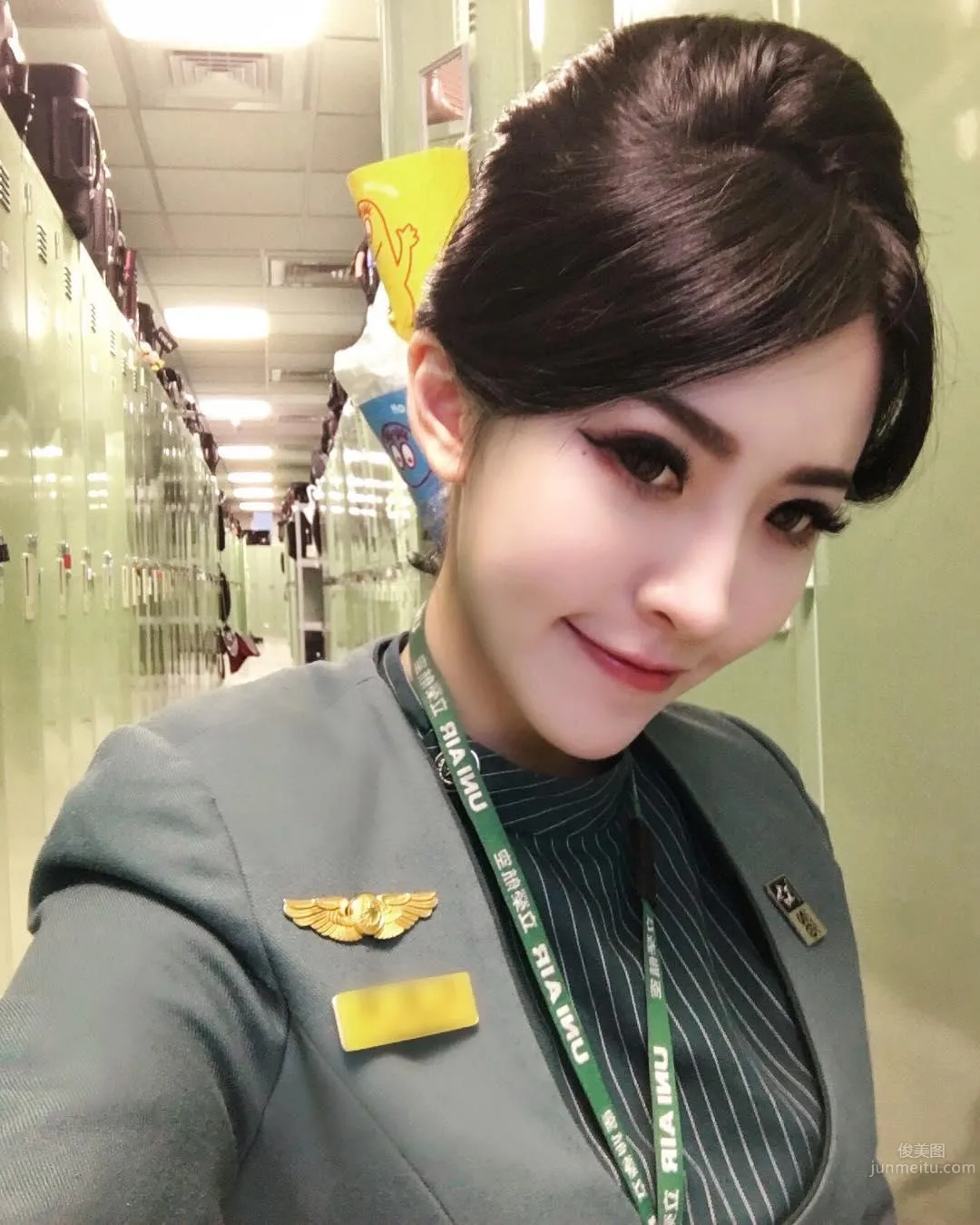 超電眼長榮空姐孫嘉霙 微笑小酒窩讓人神魂颠倒 21