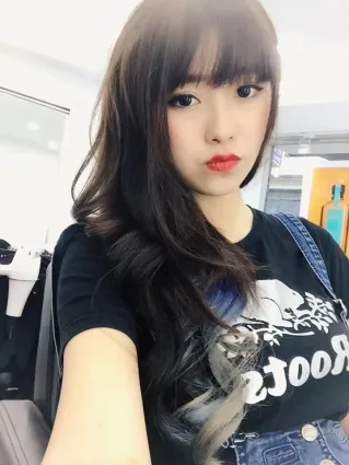 百變貓女小乖 充滿着知性美