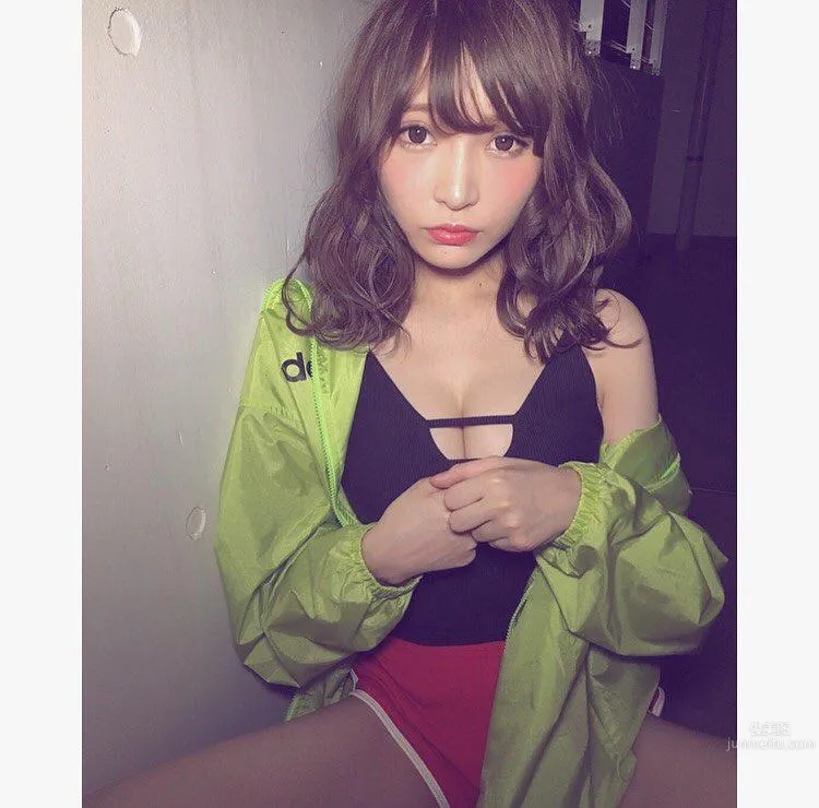 日本妹子似鳥沙也加 浴場裡驚見美若天仙 18