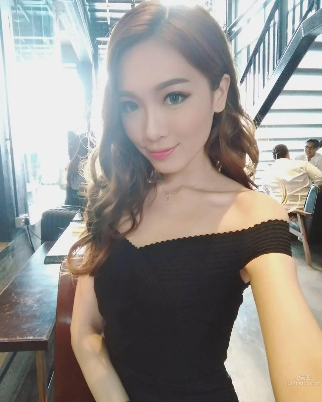 Malaysian Car Model's Domineering Selfie: Don't Mess with Me, I've Trained photo 20