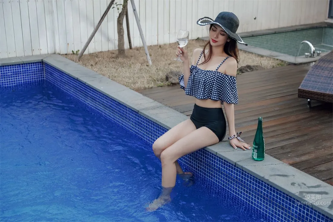 Park Da Hyun - Eranzi Bikini Series One photo 17