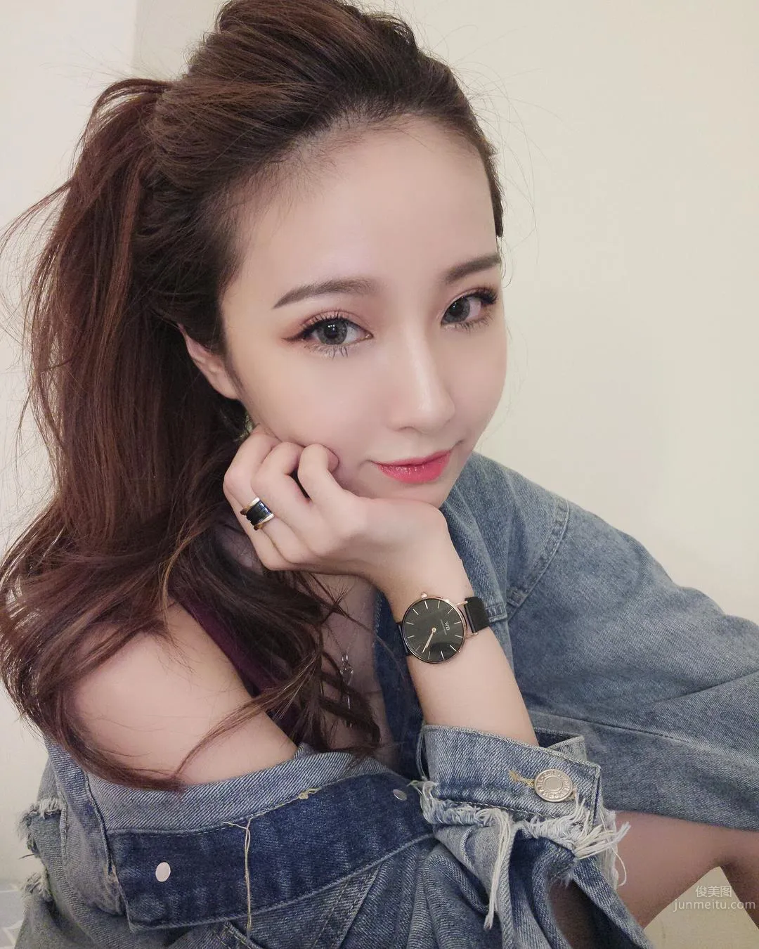 Super Fair and Tender! Pretty Girl Li Yan in a Low-Cut Top, Her Perfect Figure Makes for Such a Pleasing Selfie! photo 14