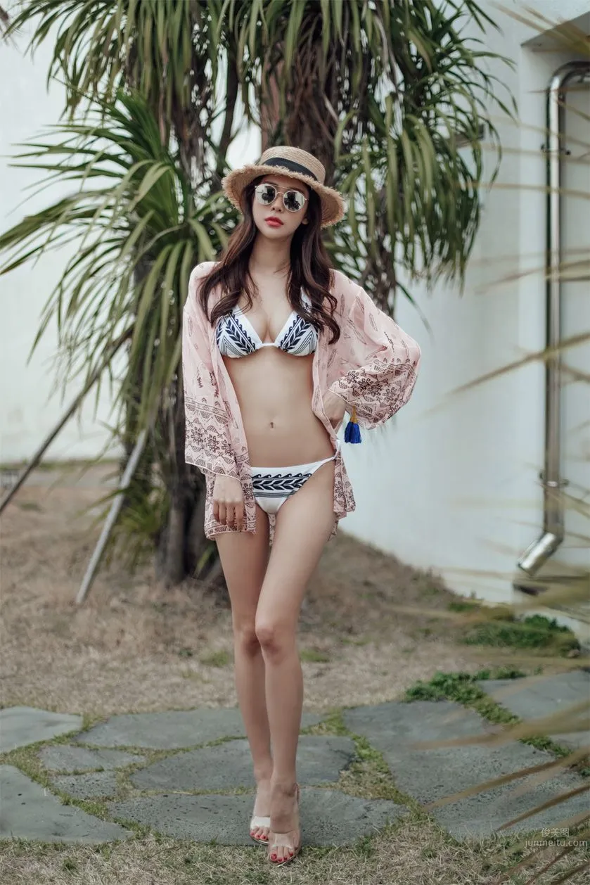 Park Da Hyun - Eranzi Bikini Series One photo 38