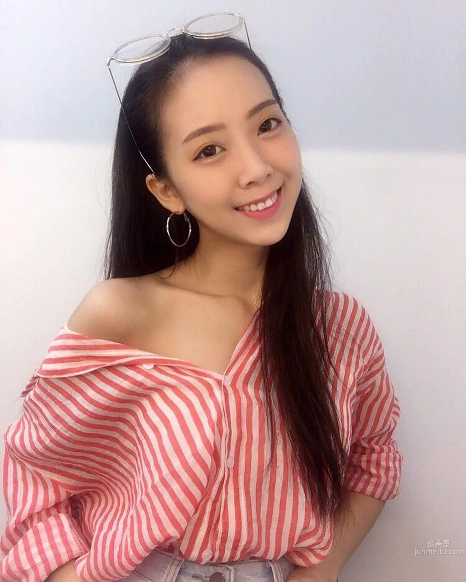 超甜美氣質正妹牙牙！治愈系外表下美背也讓人驚豔 14