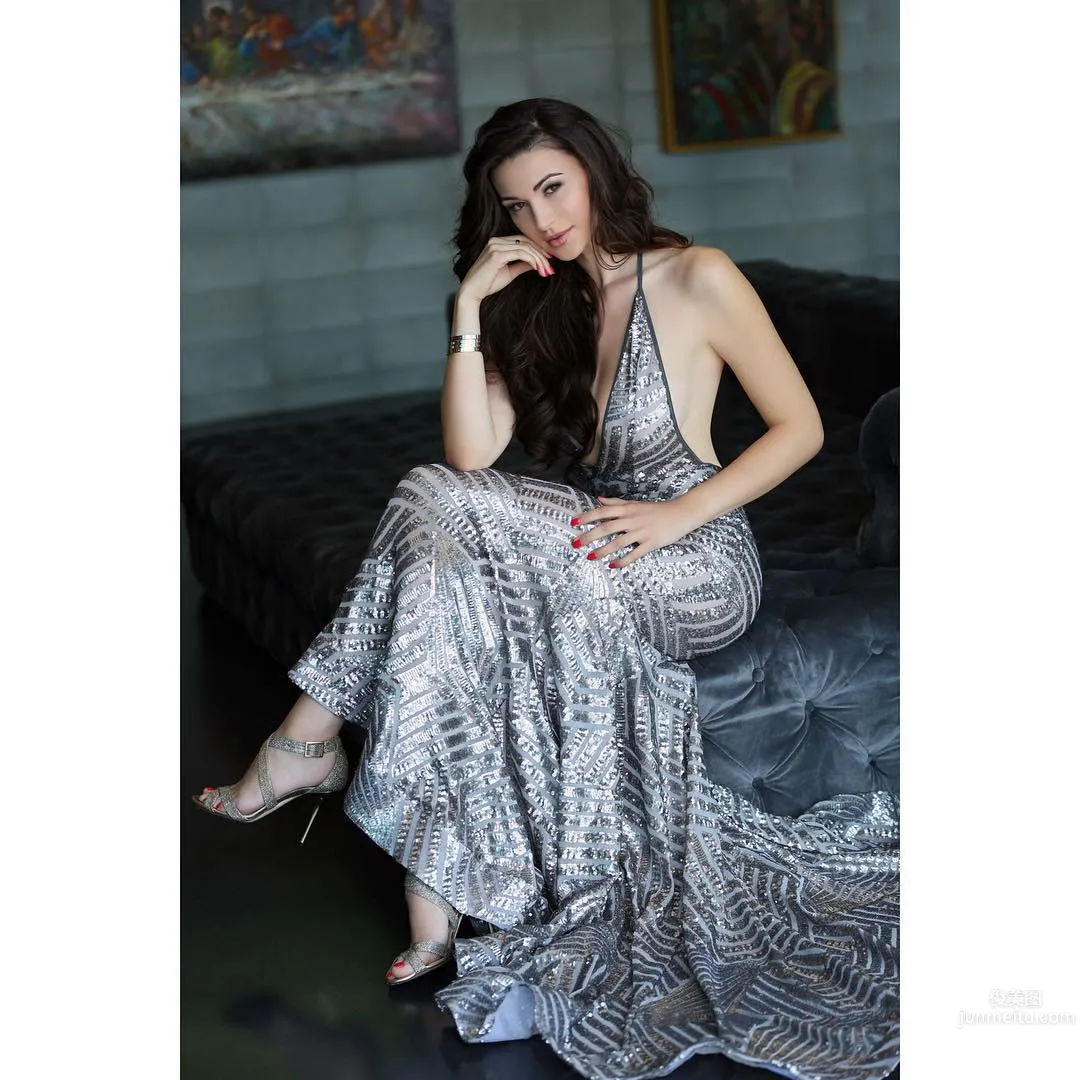塞爾維亞模特Jenna Jenovich，巨型沙漏身材太過搶眼 52