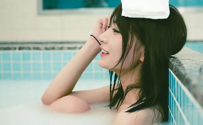 日本妹子似鳥沙也加 浴場裡驚見美若天仙 26