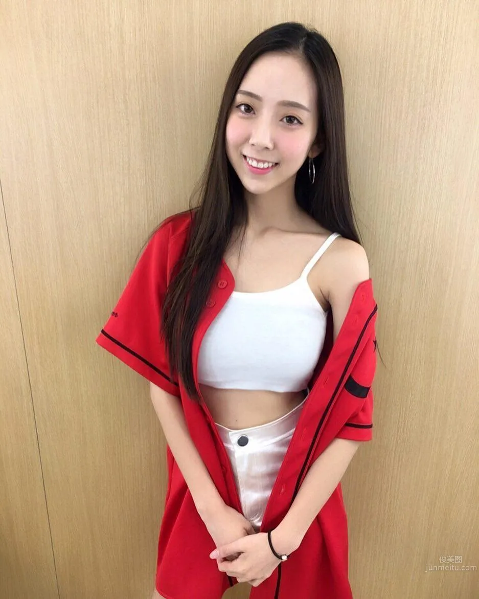 超甜美氣質正妹牙牙！治愈系外表下美背也讓人驚豔 22