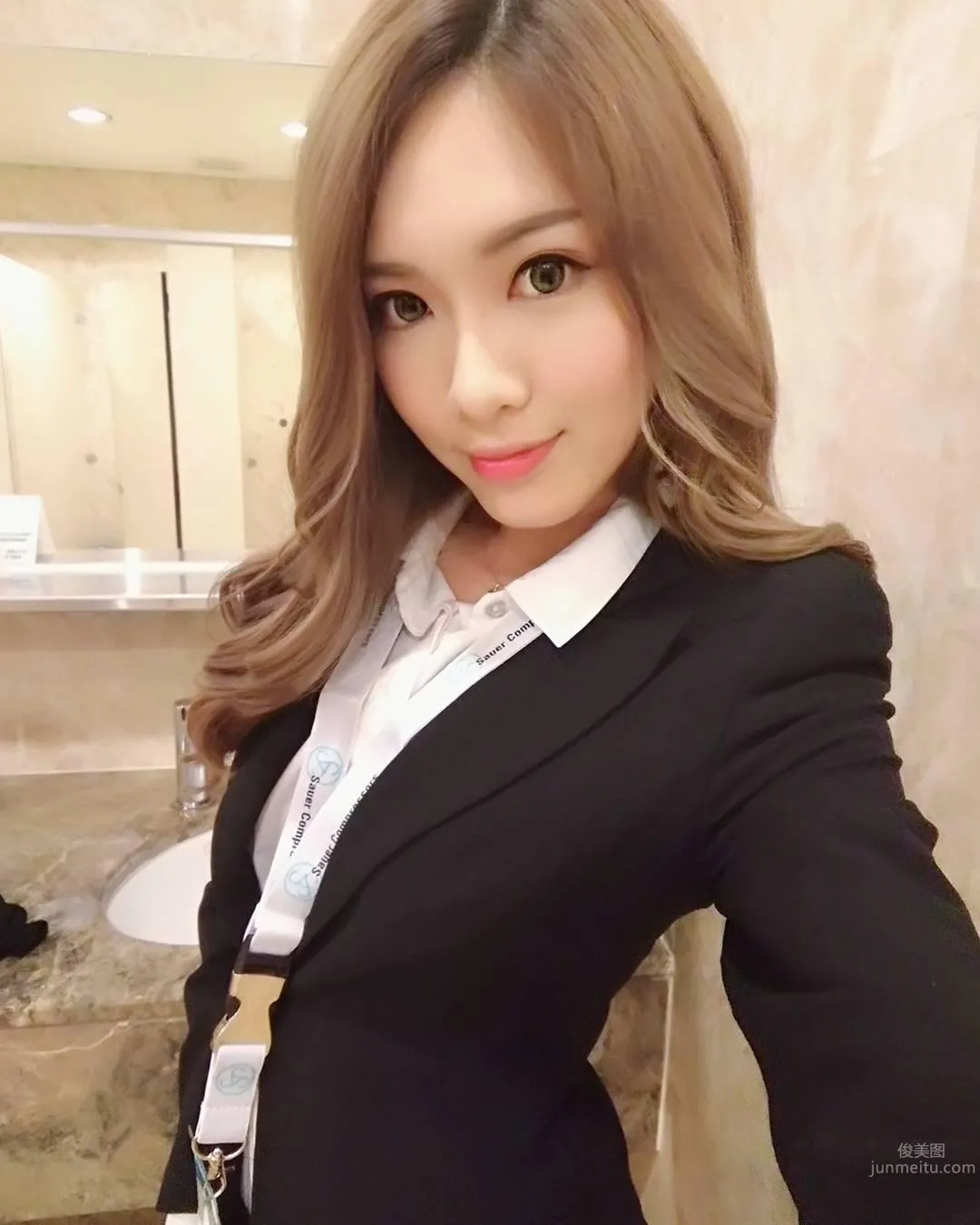 Malaysian Car Model's Domineering Selfie: Don't Mess with Me, I've Trained photo 26